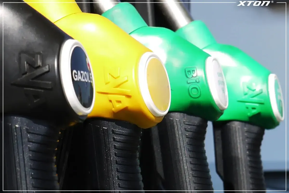 Pistoale de alimentare pentru motorină și biodiesel într-o stație de carburanți